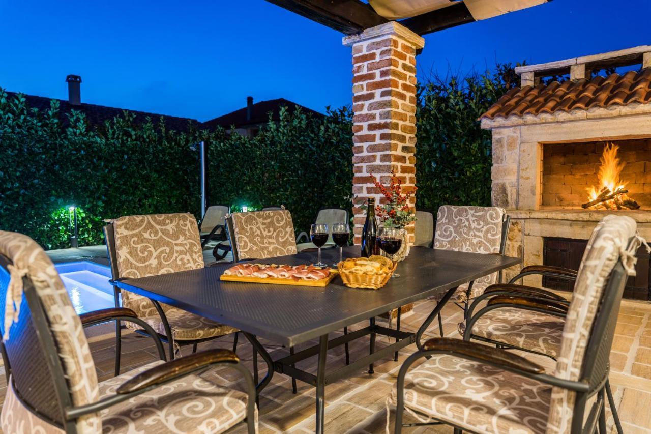 Holiday Home Sandra Sukošan Екстериор снимка