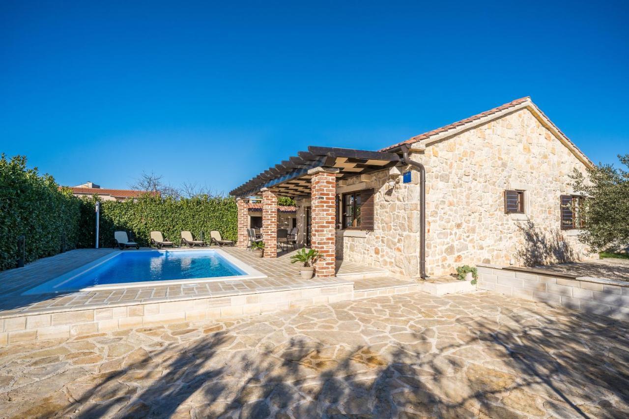 Holiday Home Sandra Sukošan Екстериор снимка